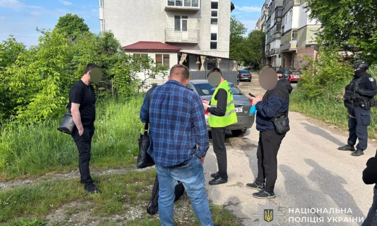 У Тернополі затримали іноземця з бойовими гранатами
