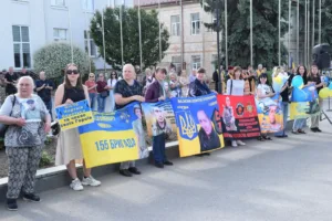 У Чорткові зустріли захисника, який понад рік перебував у полоні