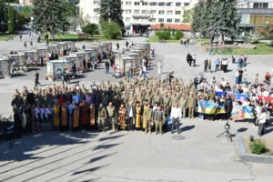 У Чорткові зустріли захисника, який понад рік перебував у полоні