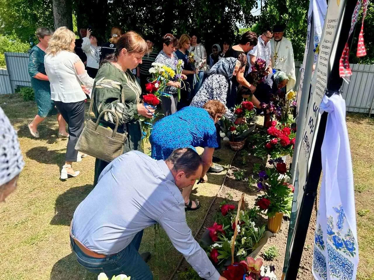 У Шумській громаді освятили пам’ятний знак загиблому воїну
