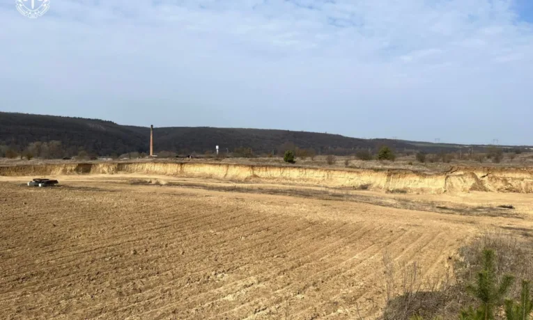 На Тернопільщині судитимуть директора цегельного заводу за незаконний видобуток надр
