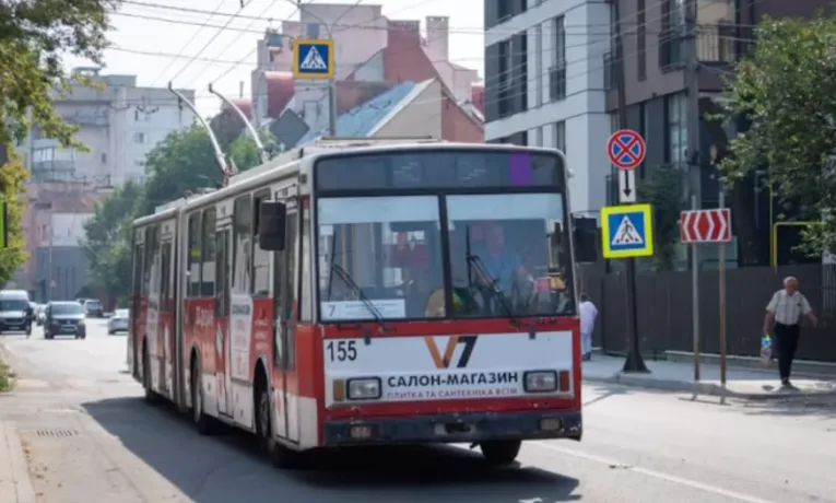 У Тернополі через ворожу атаку змінили рух транспорту