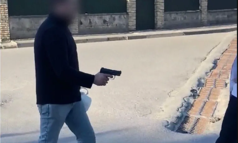 У Кутківцях чоловік погрожував пістолетом