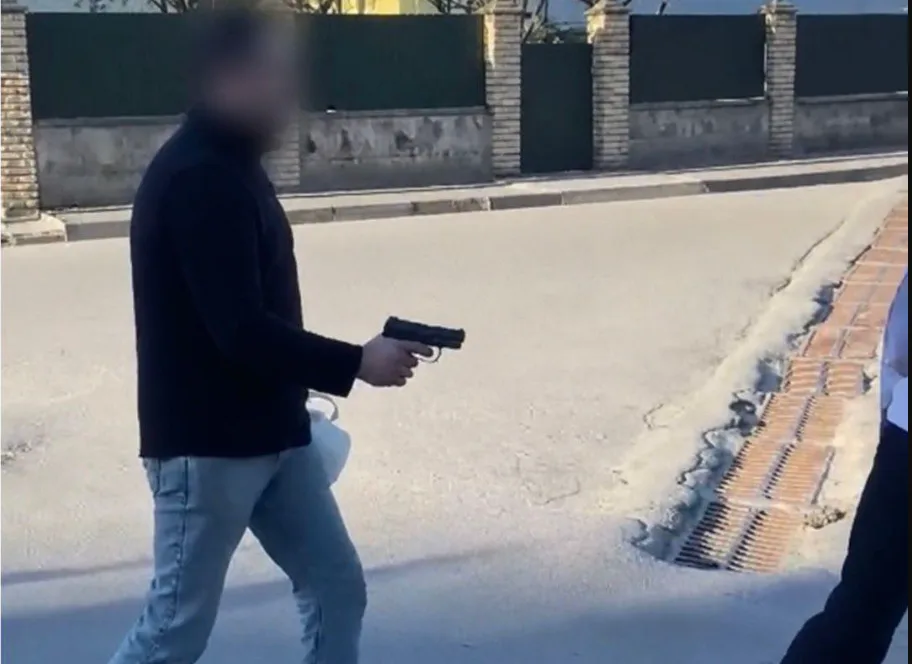 У Кутківцях чоловік погрожував пістолетом