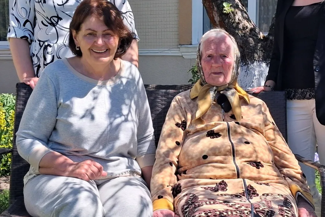 У Золотому Потоці відзначили 101-річчя Ганни Храпко