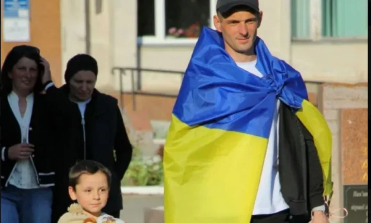 Після 28 місяців полону додому повернувся житель Шумської громади — 30-річний Василь Ніколюк із села Залісці.