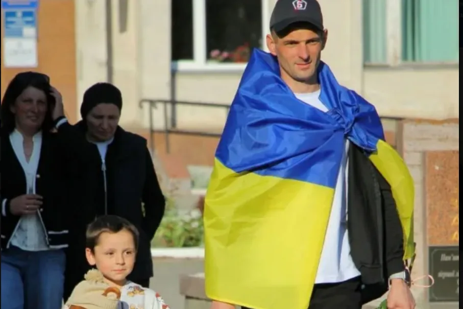 Після 28 місяців полону додому повернувся житель Шумської громади — 30-річний Василь Ніколюк із села Залісці.