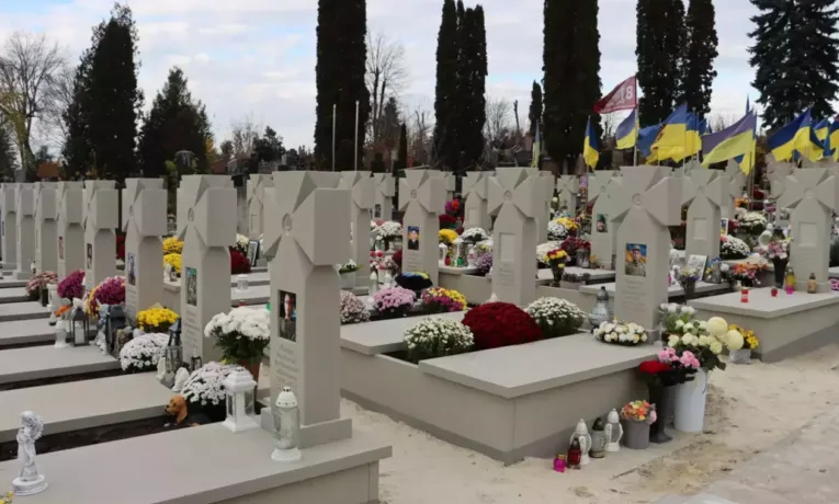 Верховний Суд дозволив трьом родинам у Тернополі встановити індивідуальні пам’ятники на Пантеоні Героїв