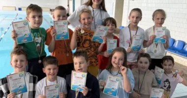 «Я вмію плавати»: у Тернополі провели дитячі змагання з плавання