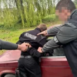 Вимагав 1200 доларів у рятувальника: на Тернопільщині затримали оперативника поліції
