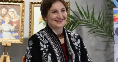 Олена Підгрушна у Тернополі презентувала олімпійські медалі та свої рекордні вишивки