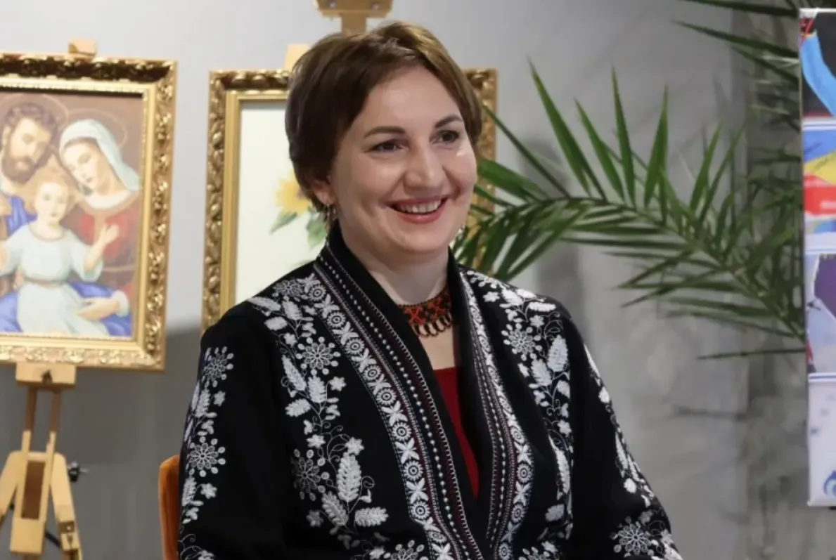 Олена Підгрушна у Тернополі презентувала олімпійські медалі та свої рекордні вишивки