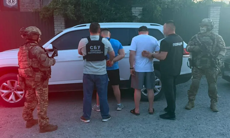 У Тернополі лікар-інтерн і спільники організували незаконний виїзд чоловіків через підроблені документи
