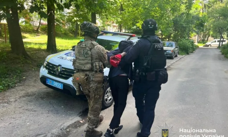 У Тернополі поліцейські затримали чоловіка, який погрожував фізичною розправою жінці, - офіційно