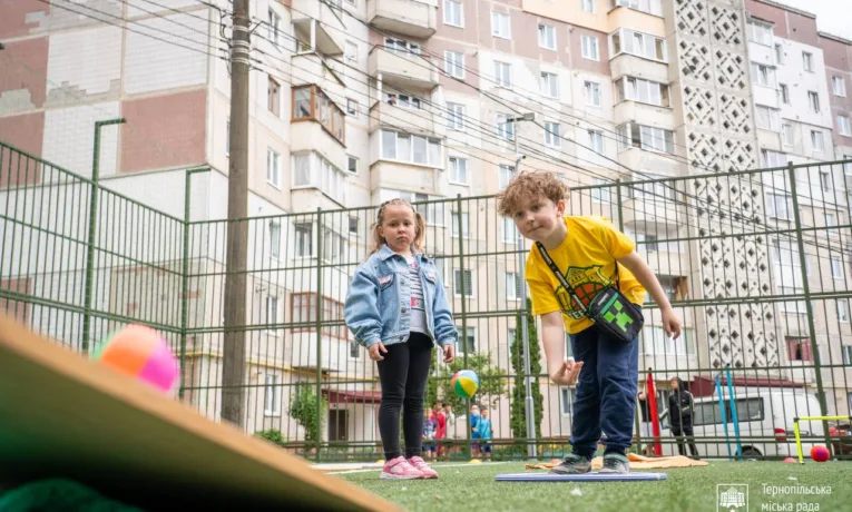 У Тернополі відкрили універсальний спортивний майданчик