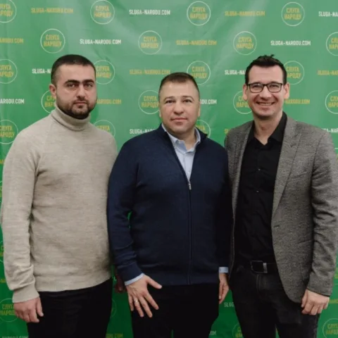 На фото: депутати від “Слуги Народу” в Тернопільській міській раді (крайній справа – Денис Фаріончук).