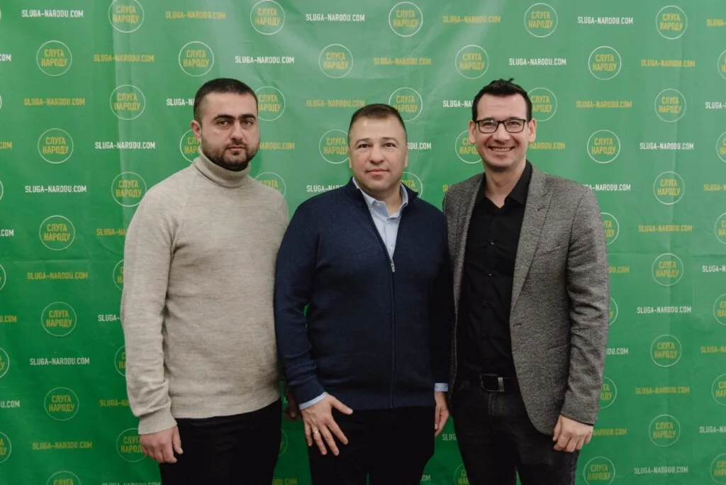 На фото: депутати від “Слуги Народу” в Тернопільській міській раді (крайній справа – Денис Фаріончук).