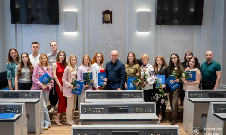У Тернополі до Дня журналіста міський голова нагородив представників місцевих медіа