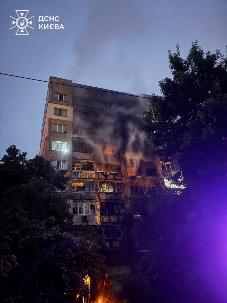 «Не мають нічого святого»: після атаки на Київ горів Успенський собор, є загиблі та постраждалі