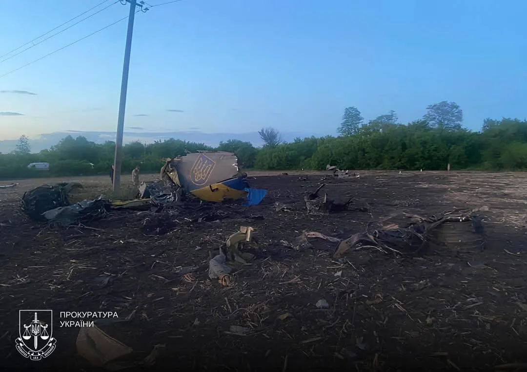Фото з місця авіакатастрофи Су-24М на Хмельниччині