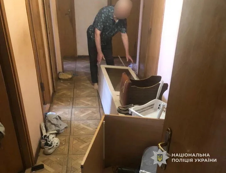 У Тернополі чоловік влаштував сімейний конфлікт: штовхав батька і поводився агресивно