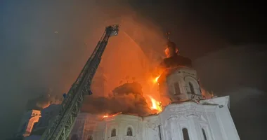 «Не мають нічого святого»: після атаки на Київ горів Успенський собор, є загиблі та постраждалі