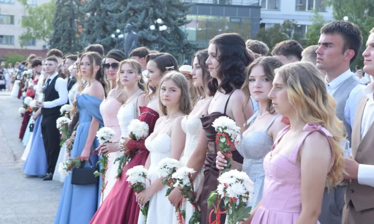 У Чорткові відбувся випускний бал 2026: дивіться фото та відео