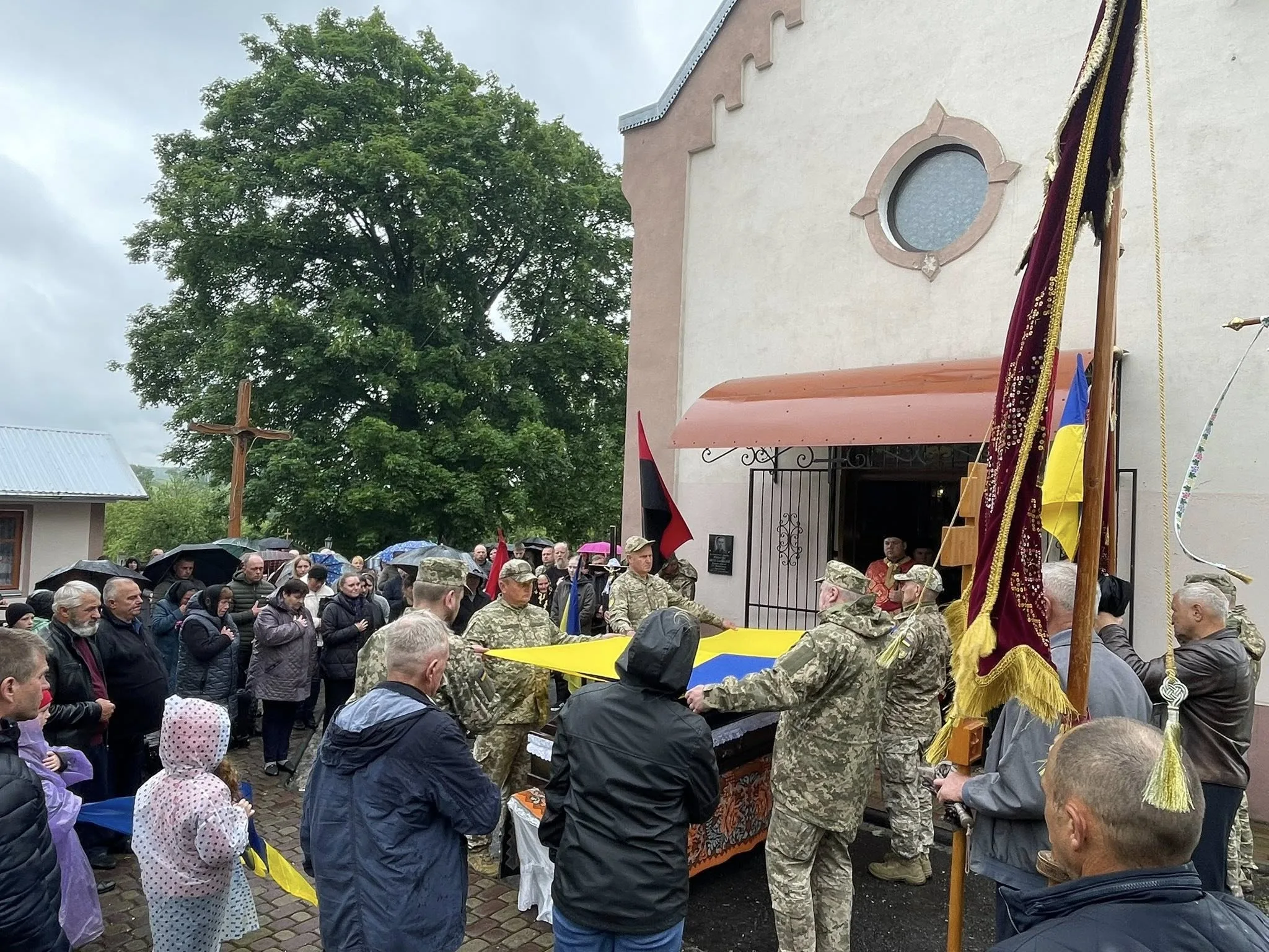 Загинув на бойовому чергуванні під Сумами: Озернянська громада попрощалася з Володимиром Горошком