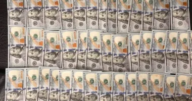 За 5 тисяч доларів хотіла вивезти сина за кордон: жительці Тернопільщини оголосили підозру