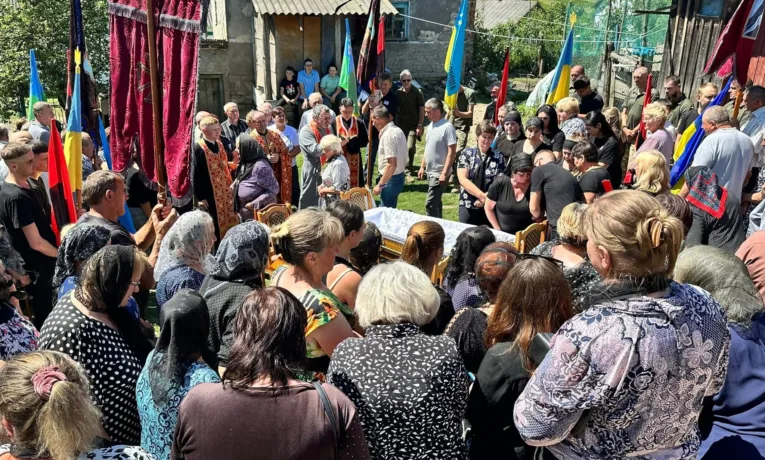 Козівська громада попрощалася з ветераном війни Ігорем Пастраном