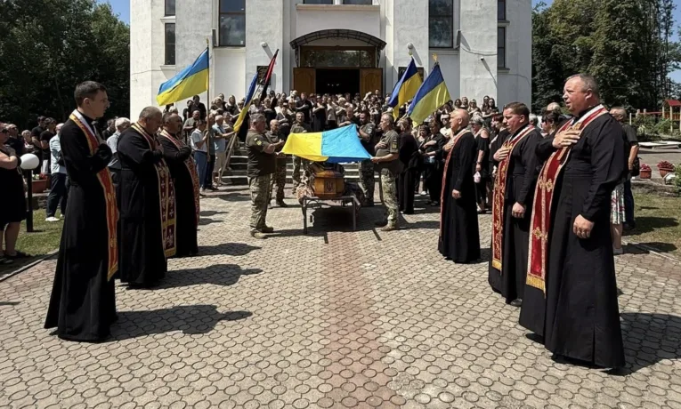 На Тернопільщині в останню путь провели військового Вадима Сліворського