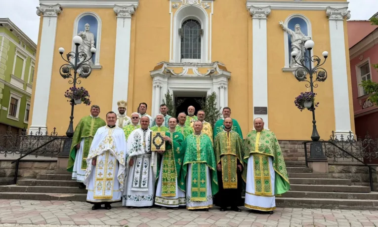 У Бережанах 22 священники зібралися на святкування 400-річчя першої згадки про храм