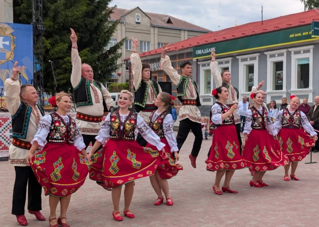 У Підволочиську відбувся благодійний фестиваль Зеленого борщу «Ми єдині»