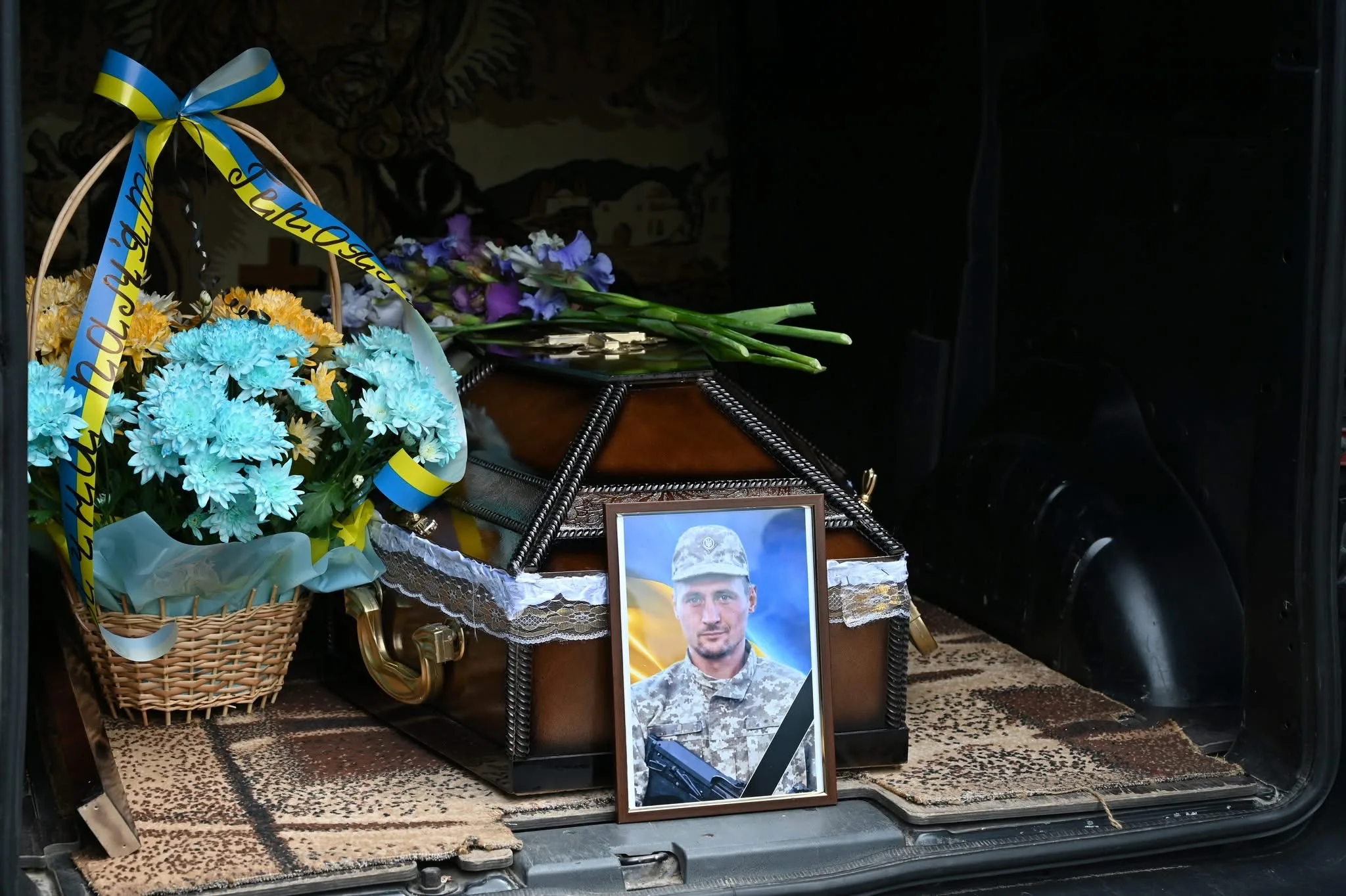 На щиті повернувся додому: Лановеччина провела в останню путь Максима Савчука