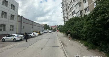 У Тернополі п’яний водій збив матір із донькою та втік з місця ДТП