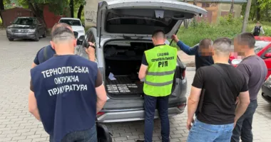 У Тернополі затримали чоловіка, який обіцяв переправити ухилянта до Молдови за 10 тисяч доларів