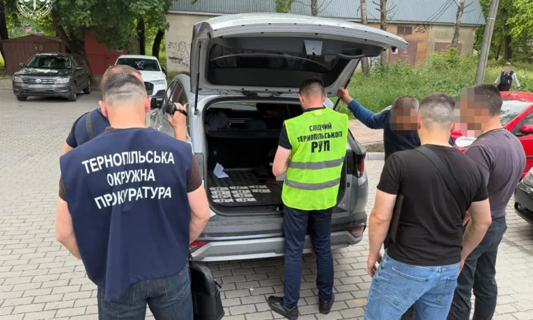 У Тернополі затримали чоловіка, який обіцяв переправити ухилянта до Молдови за 10 тисяч доларів