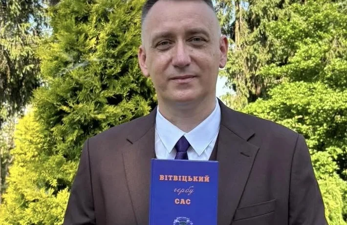 Олег Вітвіцький презентував збірку поезій «Вітвіцький гербу Сас»