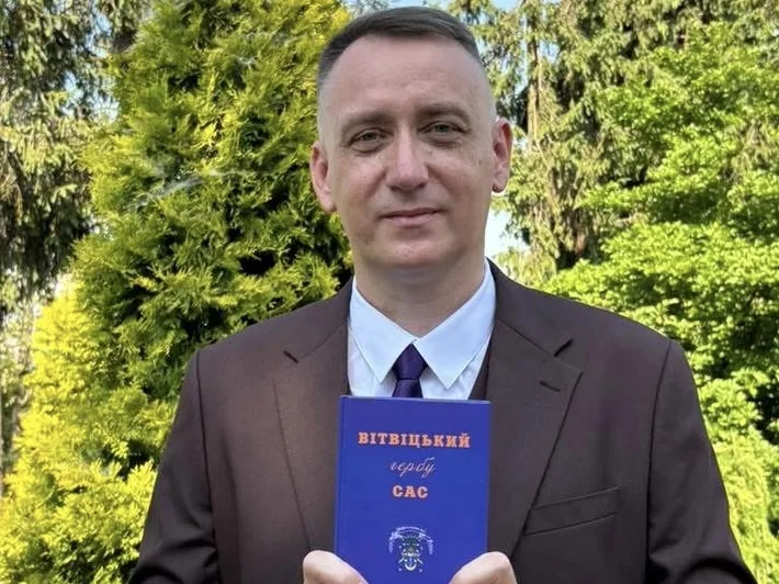 Олег Вітвіцький презентував збірку поезій «Вітвіцький гербу Сас»