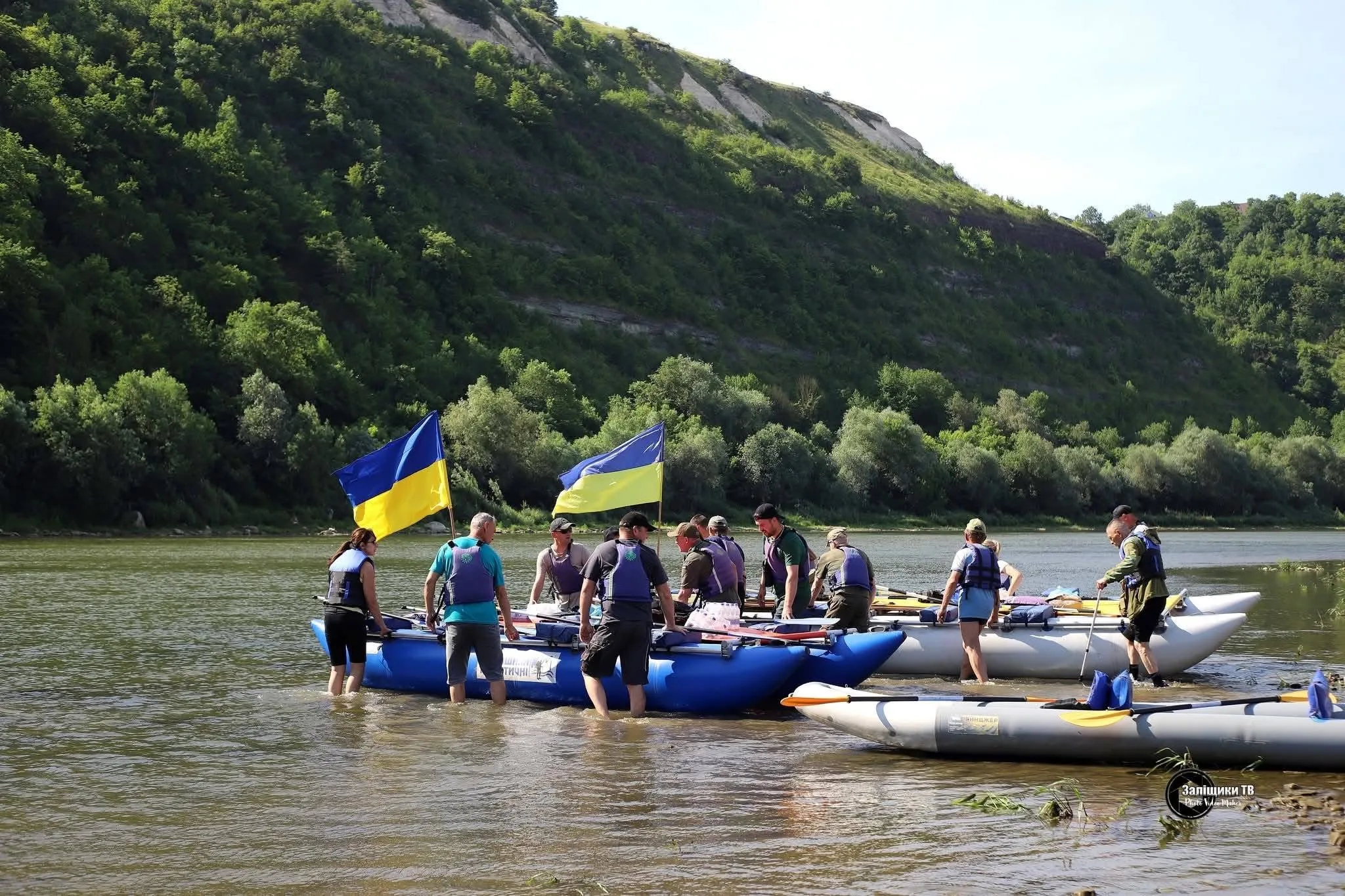 50 ветеранів подолали Дністер: у Заліщиках організували унікальний сплав