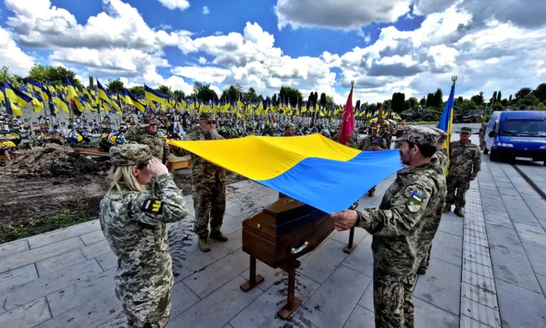 У Тернополі попрощалися з полеглим захисником України Андрієм Стоцьким