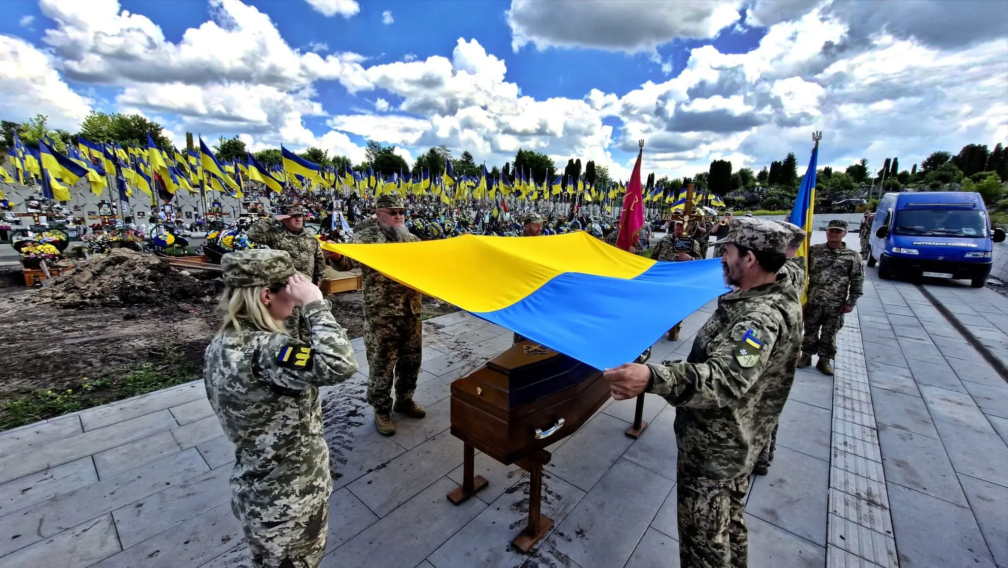 У Тернополі попрощалися з полеглим захисником України Андрієм Стоцьким