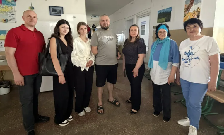 Піснями, портретами та щирими словами: волонтери підтримали поранених захисників на Тернопільщині