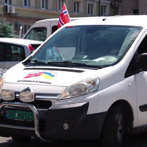 Земляк із Норвегії передав ще вісім автомобілів для українських військових