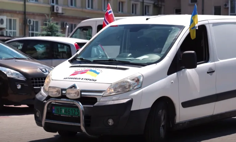 Земляк із Норвегії передав ще вісім автомобілів для українських військових