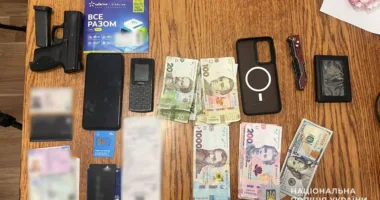 На Тернопільщині пенсіонерка віддала 70 тисяч гривень і 2 тисячі доларів за звістку про зниклого сина