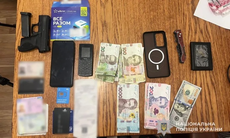 На Тернопільщині пенсіонерка віддала 70 тисяч гривень і 2 тисячі доларів за звістку про зниклого сина