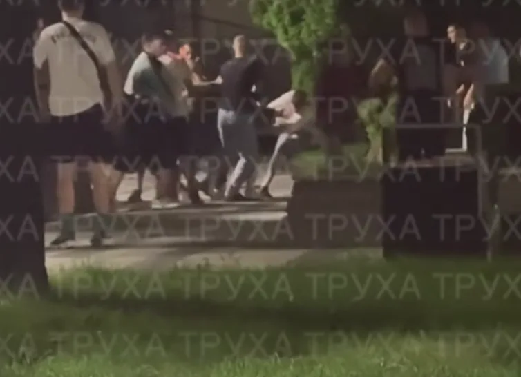 У центрі Тернополя сталася бійка зі стріляниною: є відео конфлікту