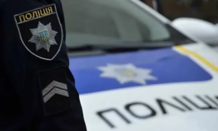 Бабуся привезла дворічного онука до Тернополя і залишила в під’їзді будинку