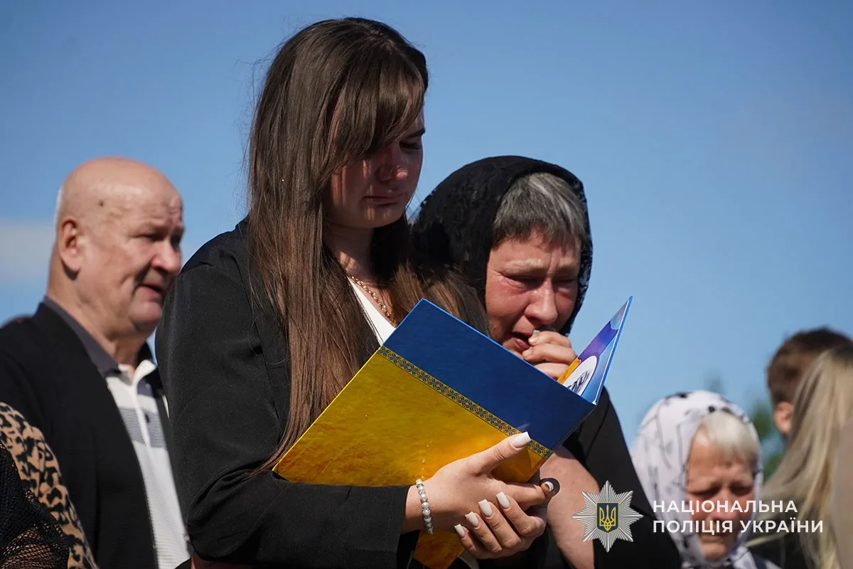 У Ланівцях освятили банер загиблого поліцейського Романа Грабарчука на Алеї пам’яті Героїв